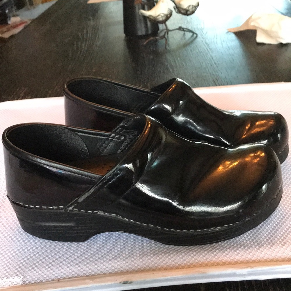 Dansko patent leather slip on shoes EUC!